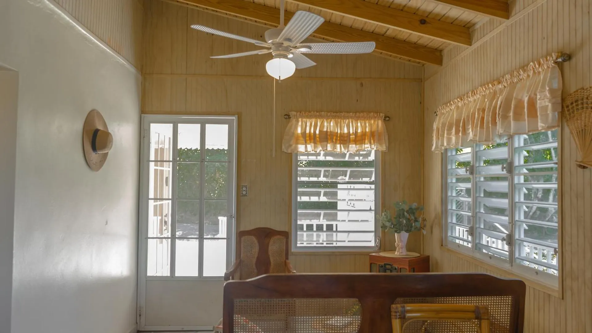 Natures Lodge Escape Sabana Grande